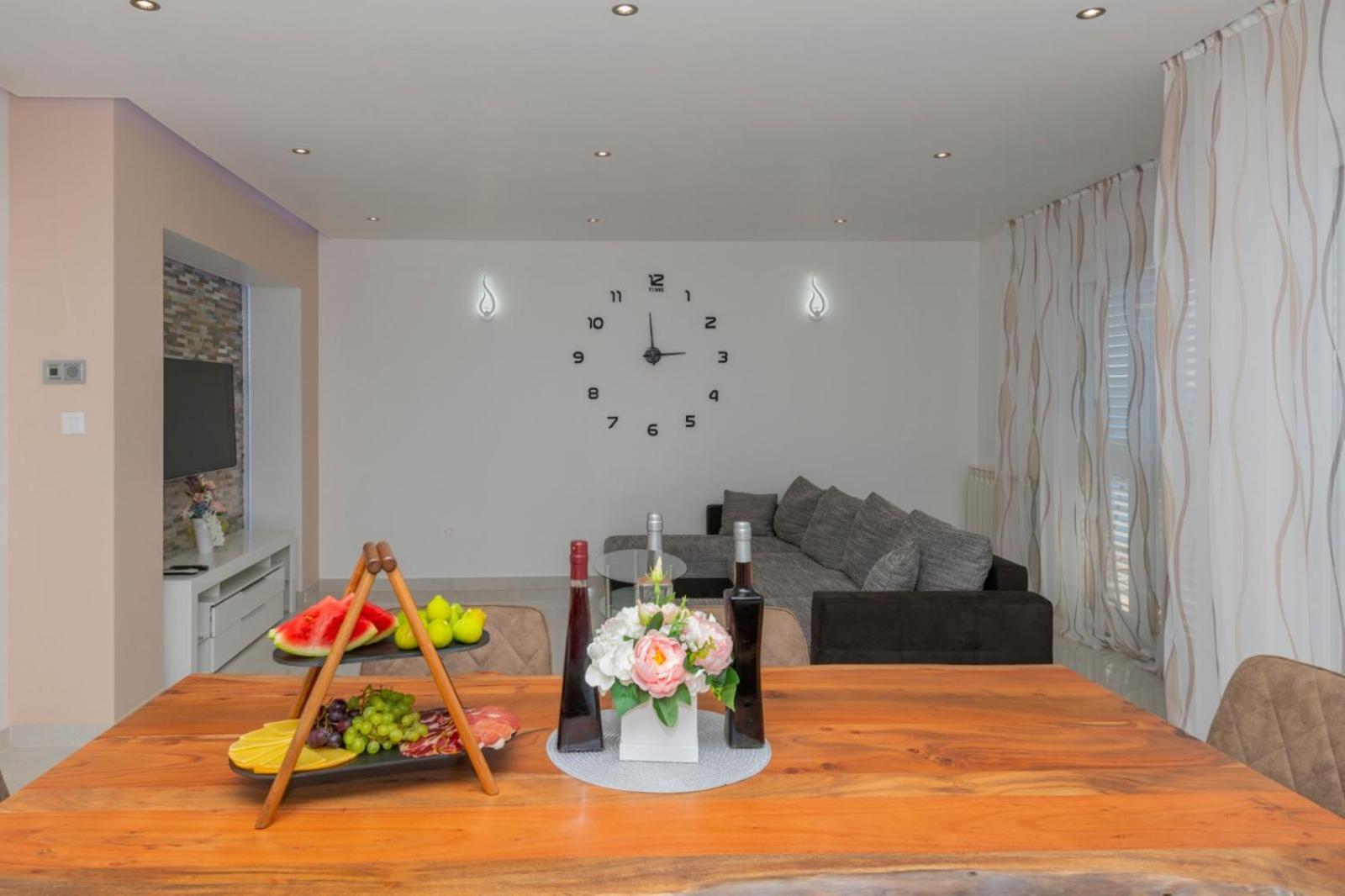 Apartments Radeljic Podstrana Szoba fotó